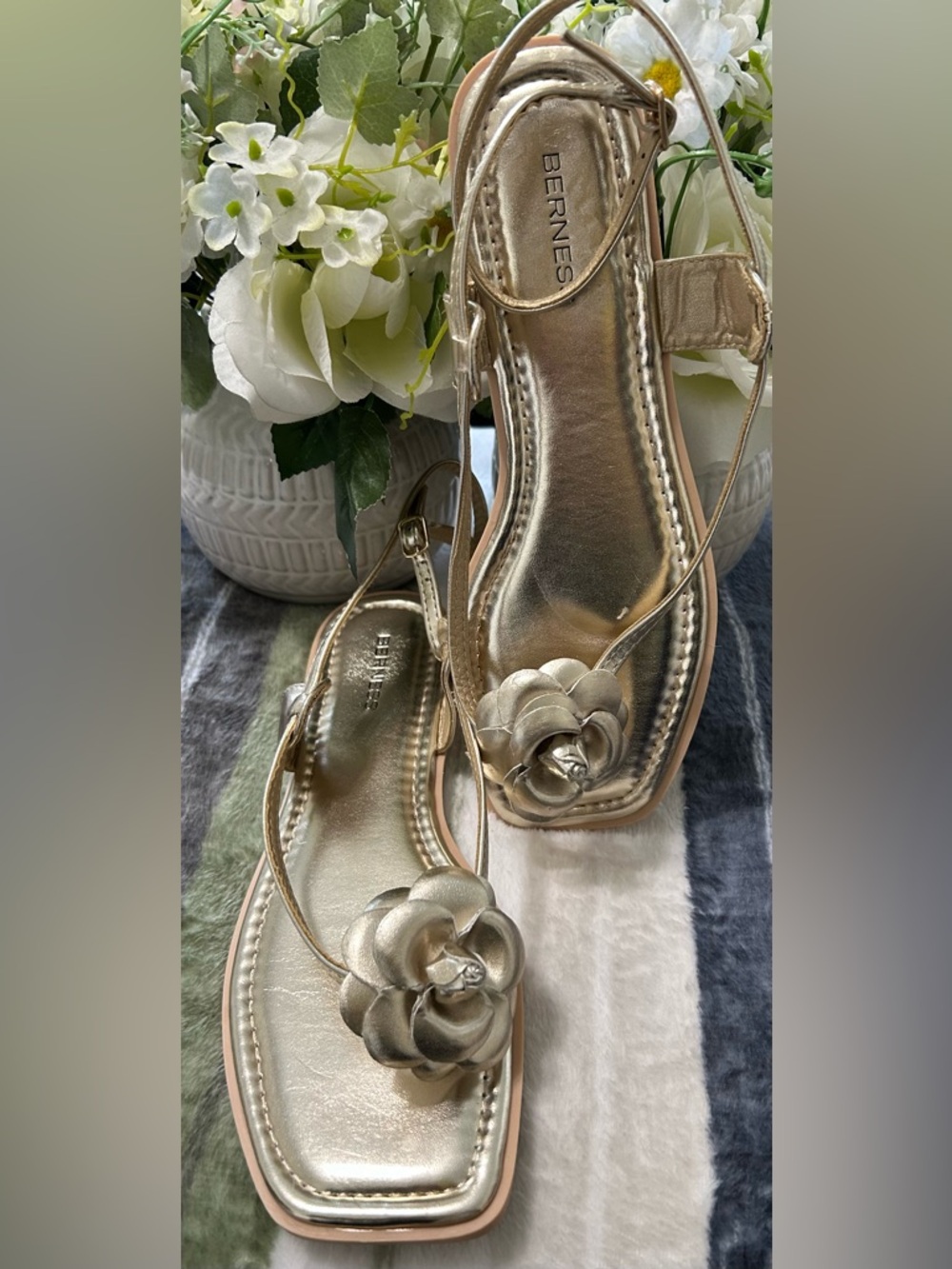 NWOT BERNESS Metallic Gold Floral Slingback Sandals for Women Size 10